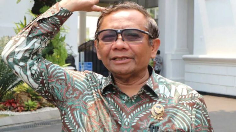 Mahfud Sebut KPU Bodoh kalau Mau Diintervensi 1 Menteri Koordinator bidang Politik, Hukum dan Keamanan (Menkopolhukam) Mahfud MD di lingkungan istana kepresidenan Jakarta pada Jumat (13/1/2023). (ANTARA/Desca Lidya Natalia)