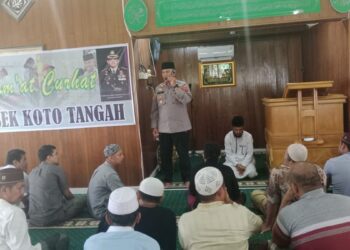 Kapolsek Koto Tangah gelar Jumat Curhat. (istimewa)