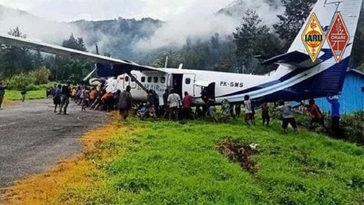 Bawa 11 Penumpang, Pesawat SAM Air tergelincir di Puncak Papua 1 Pesawat SAM Air tergelincir di Puncak Papua. (Dok. Istimewa)