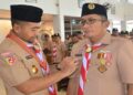 Wako Hendri Septa Didapuk Jadi Ketua Kamabicab Pramuka Kota Padang 5 Wagub Audy sematkan pin untuk Ketua Kamabicab Pramuka Padang Hendri Septa. (infopublik)