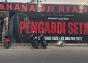 Bikin Gaduh, Spanduk ‘Pengabdi Setan’ di Padang Diturunkan Satpol PP