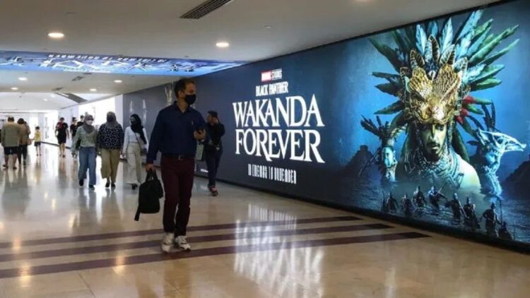 Malaysia Deteksi Masuknya Dua Varian Utama COVID-19 yang Merebak di China 1 Masyarakat mengenakan masker saat mengunjungi sebuah pusat perbelanjaan di Kuala Lumpur, Rabu (28/12/2022). (ANTARA/Virna P Setyorini)