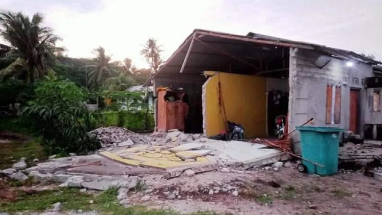 BNPB Sebut Gempa Maluku Terasa hingga 11 Daerah di NTT 1 Dampak gempa di Maluku Barat Daya. ANTARA/Ho-Humas BNPB
