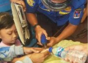Sulit Dilepaskan, Damkar Padang Potong Cincin di Jari Bocah di Padang