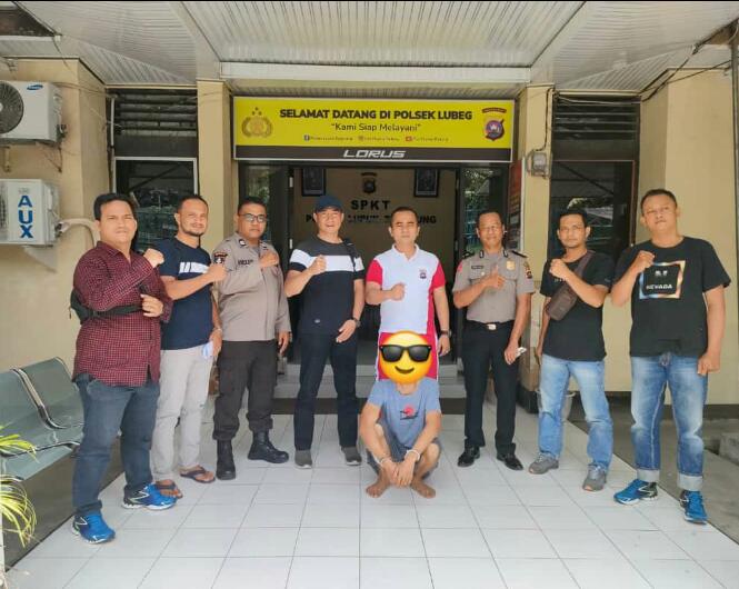 Ini Motif Pelaku Pencurian Mobil di Sungai Rumbai yang Ditangkap di Padang 1 Pelaku pencurian mobil yang ditangkap di Padang telah diserahkan ke Polsek Sungai Rumbai. (Foto: radarsumbar.com/Istimewa)