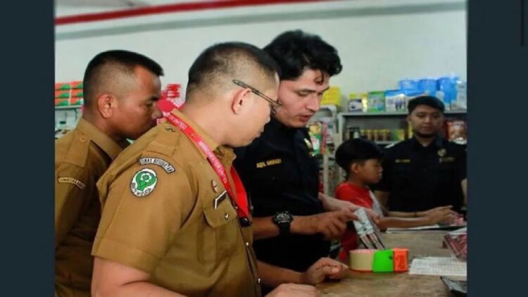 Kantor Pengawasan dan Pelayanan Bea Cukai (KPPBC) Pabean B Teluk Bayur melakuakan sosialisasi tentang rokok ilegal tanpa cukai di Kabupaten Agam (ANTARA/HO Bea Cukai Teluk Bayur)