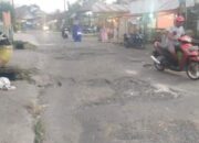 Jalan Rusak di Kalumbuk, Warga Sebut Kampung Ketua DPRD Kota Padang