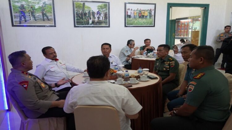 Isu Penjualan Pulau di Mentawai Undang Perhatian Kemenko Polhukam 1 Kunjungan Deputi Bidang Koordinasi Pertahanan Negara Kemenko Polhukam, Mayjen Heri Wiranto ke Korem 032/Wirabraja, Kota Padang. (Foto: radarsumbar.com / Dok. Penrem 032/Wirabraja)