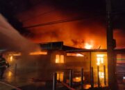 Sebuah Diler Motor di Padang Dilahap Si Jago Merah, 50 Kendaraan Hangus Terbakar