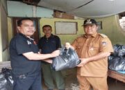 Andre Rosiade Bagikan Ribuan Nasi Bungkus untuk Korban Banjir Padang dan Pariaman