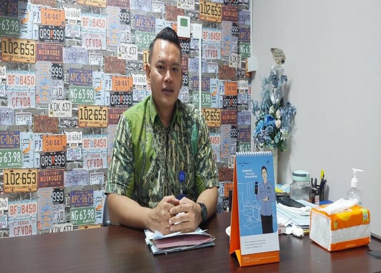 Ditlantas Polda Sumbar Tegaskan Pelat Nomor Kendaraan Baru Keluar 1 Minggu 1 Kasi STNK Subdit Regident Ditlantas Polda Sumbar Kompol Angga Putra. (Foto: Istimewa)