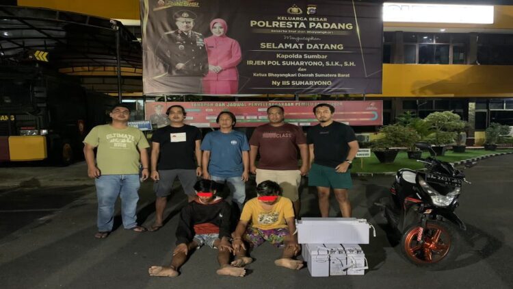 Curi Aki Tower, 2 Pemuda di Padang Diringkus Polisi 1 Dua pelaku pencurian aki tower ditangkap polisi. (Foto: Istimewa)