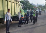 Ngetem di Pinggir Jalan, Puluhan Truk di Padang Digembosi Petugas