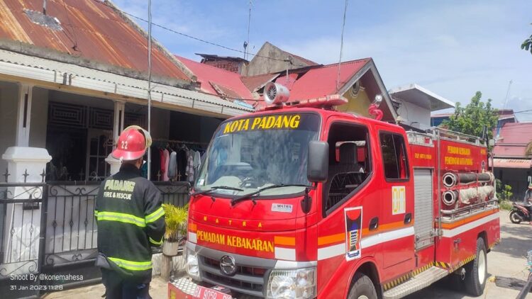 Ilustrasi mobil damkar. (Foto: radarsumbar.com/Dok.Dinas Damkar Padang)