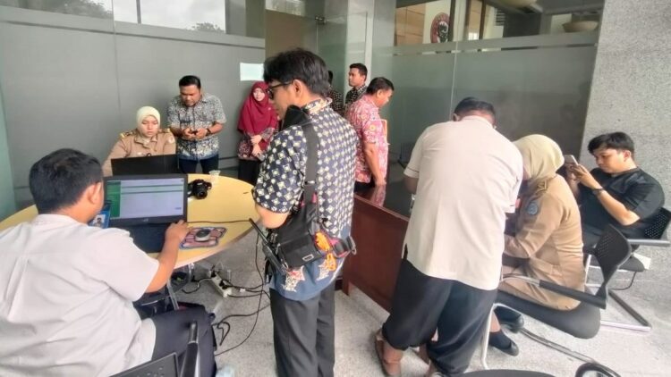 Aktivasi IKD Disambut Antusias Pegawai PT Semen Padang 1 Aktivasi IKD di PT Semen Padang yang dilakukan oleh Disdukcapil Padang. (Dok. Istimewa)