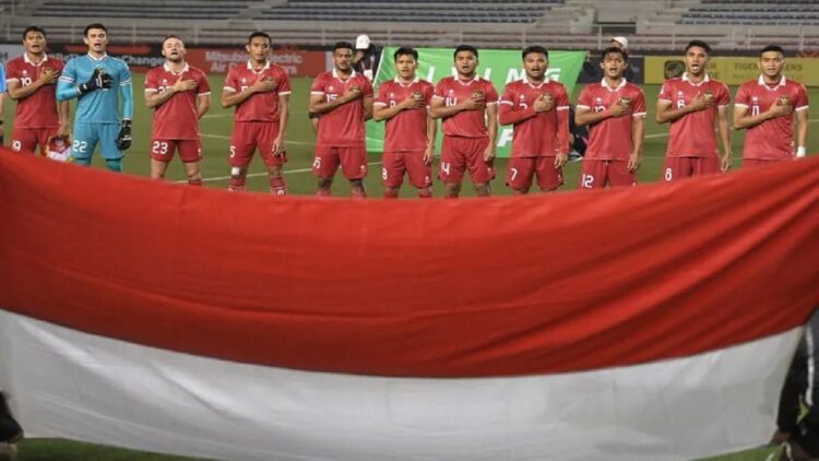 Pesepak bola Timnas Indonesia berfoto bersama sebelum menghadapi Timnas Filipina dalam laga lanjutan Grup A Piala AFF 2022 di Rizal Memorial Stadium, Manila, Filipina, Senin (2/1/2023). ANTARA FOTO/Akbar Nugroho Gumay/wsj.