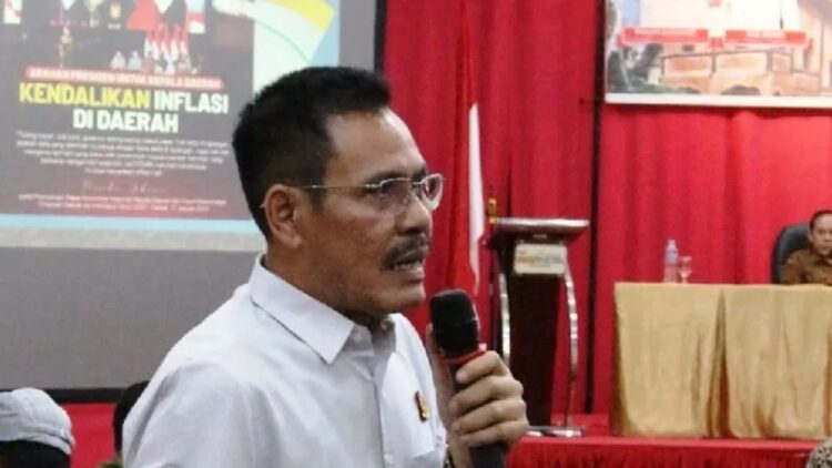 Agar Berjalan sesuai Aturan, Kejati Sumbar Siap Kawal Penggunaan Dana Desa 1 Asisten Intelijen Kejati Sumbar Mustaqpirin saat menjadi pemateri di Padang, Senin (30/1). (ANTARA/Fathul Abdi)