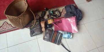 Tas Wakil Dekan di UNP yang Dicuri Ditemukan, Uang Rp15 Juta dan Laptop Raib 8 Barang bukti diduga milik Wakil Dekan 1 Fakultas Perhotelan dan Pariwisata UNP, Yuliana yang sempat dicuri dan terekam CCTV. (Foto: Istimewa)