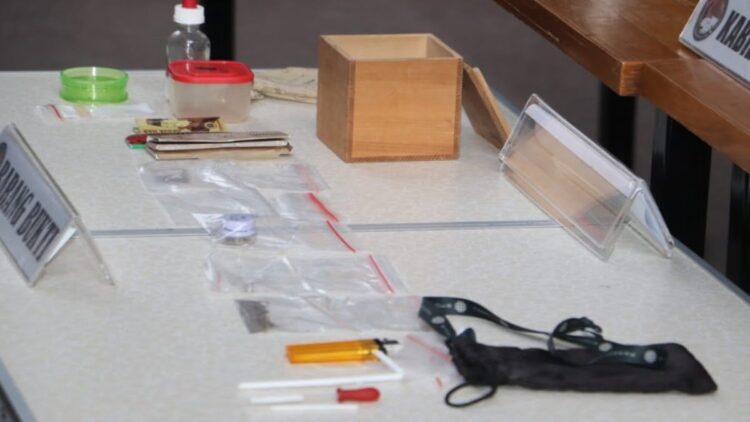 Polda Metro Jaya Tetapkan Aktor Revaldo Jadi Tersangka 1 Barang bukti narkoba milik aktor Revaldo yang diamankan Polda Metro Jaya. (Divhumas Polri)