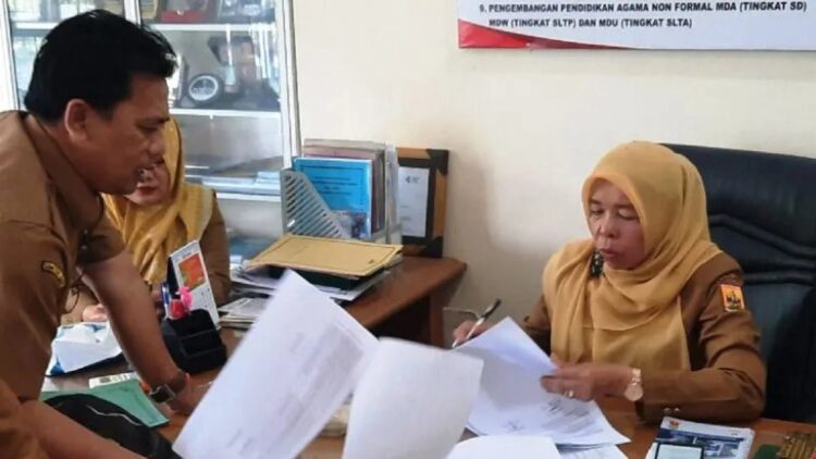 Dilaksanakan 20 Februari, Pemko Pariaman Lakukan Persiapan Imunisasi Polio 1 Kepala Dinas Kesehatan Kota Pariaman, Sumbar Nazifah (kanan). (ANTARA/Aadiaat M. S.)