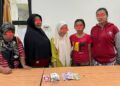 Emak-emak pelaku judi jenis song ditangkap polisi di Painan, tujuh di antaranya perempuan. (Foto: radarsumbar.com/Dok. Polres Pessel)