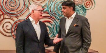 President Director & CEO Indosat Ooredoo Hutchison (IOH), Vikram Sinha (kanan) dan President CEO of the Ericsson Group, Borje Ekholm (kiri). (Dok. IOH)