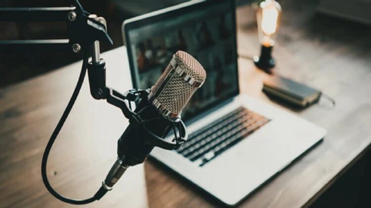Podcast Sikopa, Cara Pemko Padang Hadir Secara Digital dan Dukung UMKM 1 Ilustrasi podcast. (Foto: radarsumbar.com/shutterstock.com)