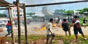 Diduga Menculik Anak, Seorang Wanita di Sorong Papua Tewas Dibakar Massa