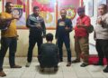 Karyawan JNT Dharmasraya Bakar Kantor dan Curi Uang Rp385 Juta 4 Pelaku pembakaran kantor JNT Sitiung dan mencuri uang Rp385 juta ditangkap polisi di Musi Rawas, Sumatera Selatan (Sumsel) pada Senin (23/1/2023) lalu. (Dok. Polres Dharmasraya)