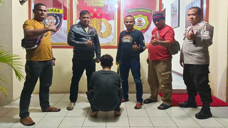 Pelaku pembakaran kantor JNT Sitiung dan mencuri uang Rp385 juta ditangkap polisi di Musi Rawas, Sumatera Selatan (Sumsel) pada Senin (23/1/2023) lalu. (Dok. Polres Dharmasraya)