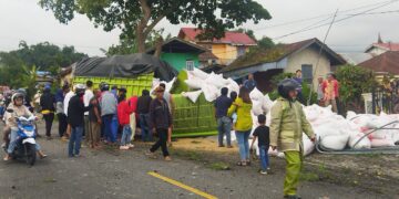 Kecelakaan di Jalan Lintas Padang-Bukittinggi pada Kamis (26/1/2023) sore. (Foto: Dok. Istimewa)