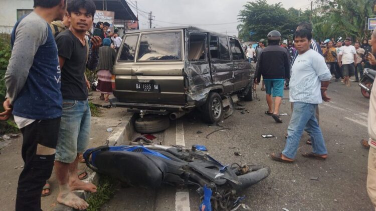 Polisi: 9 Kendaraan Terlibat Kecelakaan di Panyalaian, 3 Meninggal 1 Kecelakaan di Jalan Lintas Padang-Bukittinggi pada Kamis (26/1/2023) sore. (Foto: Dok. Istimewa)