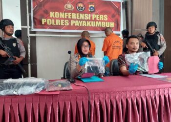 Pemaparan pelaku kasus pencurian kotak infak di Polres Payakumbuh. (Foto: Dok. Istimewa)