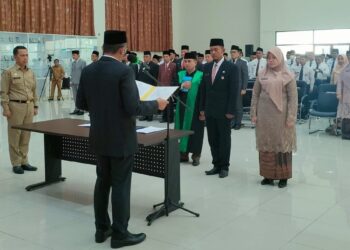 Pelantikan sejumlah pejabat administrator dan fungsional di lingkungan Pemko Padang. (Foto: Dok. Istimewa)