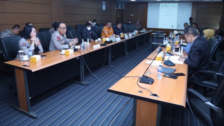 Cegah Hoaks Pemilu 2024, Polri Siap Kerahkan Patroli siber 1 Pertemuan Polri dengan Dewan Pers, PWI, Bawaslu dan PWI membahas hoaks yang kerap terjadi jelang Pemilu 2024. (Dok. Divhumas Polri)