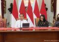 Presiden Jokowi memberikan pernyataan mengenai RUU PPRT didampingi Menaker Ida Fauziyah, Menteri PPPA Bintang Puspayoga, dan Deputi V Kantor Staf Presiden Jaleswari Pramodhawardani, di Istana Negara, Jakarta, Rabu (18/01/2022). (Sumber: Tangkapan Layar)