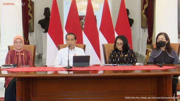 Pemerintah Beri Perhatian Serius Terhadap UU Perlindungan PPRT 1 Presiden Jokowi memberikan pernyataan mengenai RUU PPRT didampingi Menaker Ida Fauziyah, Menteri PPPA Bintang Puspayoga, dan Deputi V Kantor Staf Presiden Jaleswari Pramodhawardani, di Istana Negara, Jakarta, Rabu (18/01/2022). (Sumber: Tangkapan Layar)