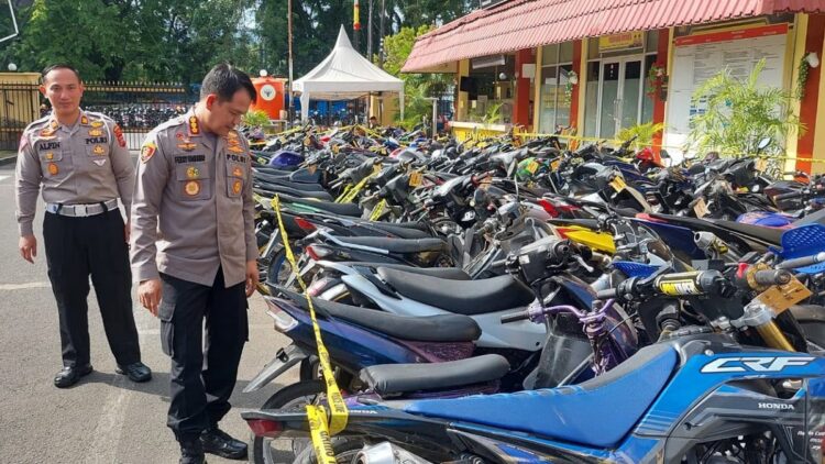 Januari 2023, Polisi Kandangkan 137 Kendaraan yang Langgar Aturan 1 Ratusan kendaraan langgar aturan diamankan Polresta Padang. (Dok. Humas)