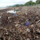 Arsip: Tumpukan sampah di sepanjang Pantai Padang pasca hujan deras dan banjir yang terjadi pada Senin (23/1/2023). (Foto: Dok. Istimewa)
