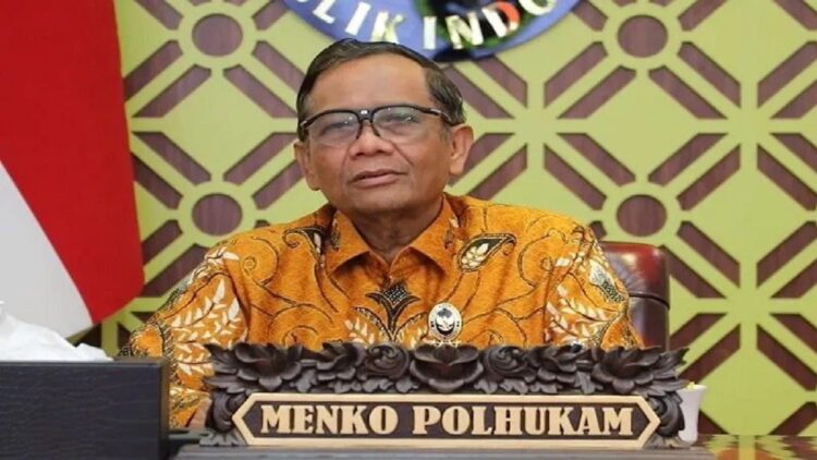 Bebaskan Pilot Susi Air yang Disandera KKB, Pemerintah Tempuh Pendekatan Persuasif 1 Tangkapan layar - Menkopolhukam Mahfud MD menyampaikan keterangan pers terkait perkembangan upaya pembebasan pilot Susi Air Philip Mark Mehrtens yang disandera KKB, seperti dipantau di YouTube Kemenkopolhukam di Jakarta, Selasa (14/2/2023). (ANTARA/Gilang Galiartha)