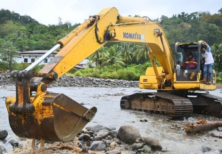 Cegah Banjir, BWS Sumatera V Normalisasi Sungai Batu Busuk 1 Pemerintah Kota Padang melakukan pengerukan terhadap Sungai Batu Busuk. (Foto: Dok. Diskominfo Padang)