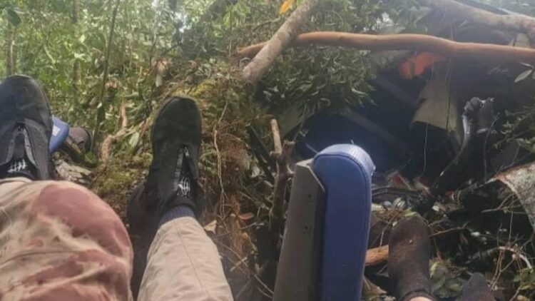 Helikopter yang ditumpangi Kapolda Jambi mendarat darurat di hutan. (VIVA/Syarifuddin Nasution (Jambi)-tangkapan layar video)