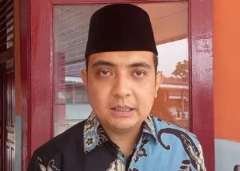 Legislator RI Ade Rezki Pratama menyoroti rusaknya jalan penghubung Kota Bukittinggi dan Kabupaten Agam di Padang Luar-Maninjau. (Antara/Al Fatah)