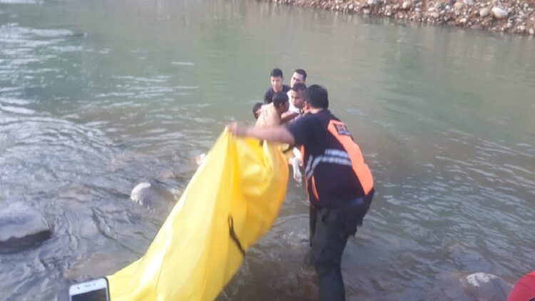 Pelajar MAN 1 Padang Meninggal usai Mandi-mandi di Sungai Kuranji 1 Pelajar MAN 1 Padang meninggal dunia usai mandi-mandi di Batang Kuranji pada Senin (6/2/2023) sore. (Dok. BPBD Padang)