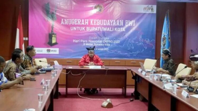 Bupati Agam Provinsi Sumatera Barat Andri Warman saat presentasi di hadapan tim juri Anugerah Kebudayaan PWI. (ANTARA/HO-Humas PWI).