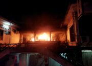 Kebakaran Pakaian Bekas di Pasar Raya Padang, Api Sempat Menyambar Ruko