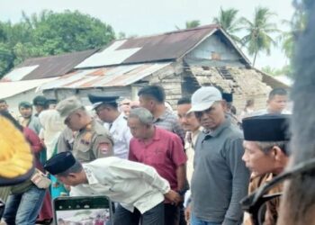 Buaya Sepanjang 5 Meter yang Ditangkap Warga Pasbar Dievakuasi BKSDA Sumbar