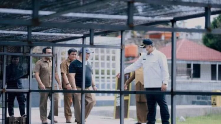 Tingkatkan Jumlah Pengunjung, Pemko Solok Perbaiki Objek Wisata Pulau Belibis 1 Wali Kota Solok Zul Elfian saat meninjau objek wisata Pulau Belibis (ANTARA/HO-Prokomp Solok)