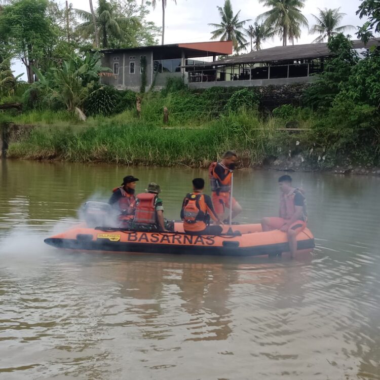Cari Pelajar Hilang di Padang, Basarnas Sisir Sungai Sejauh 8 Km 1 IMG 20230222 WA0003
