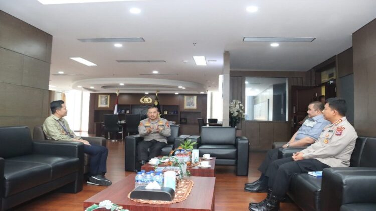 Jajaran PT Pertamina Patra Niaga Regional Sumbagut bertemu dengan Kapolda Sumbar. (Foto: Dok. Polda Sumbar)